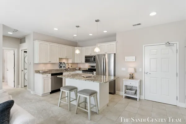 $369,900 | 917 West Savidge Street, Unit 1, Spring Lake, MI 49456