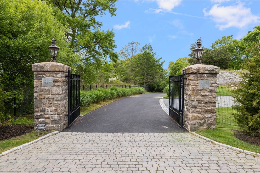 33 Beacon Hill Road Newport, RI 02840 - Photo 32 of 34