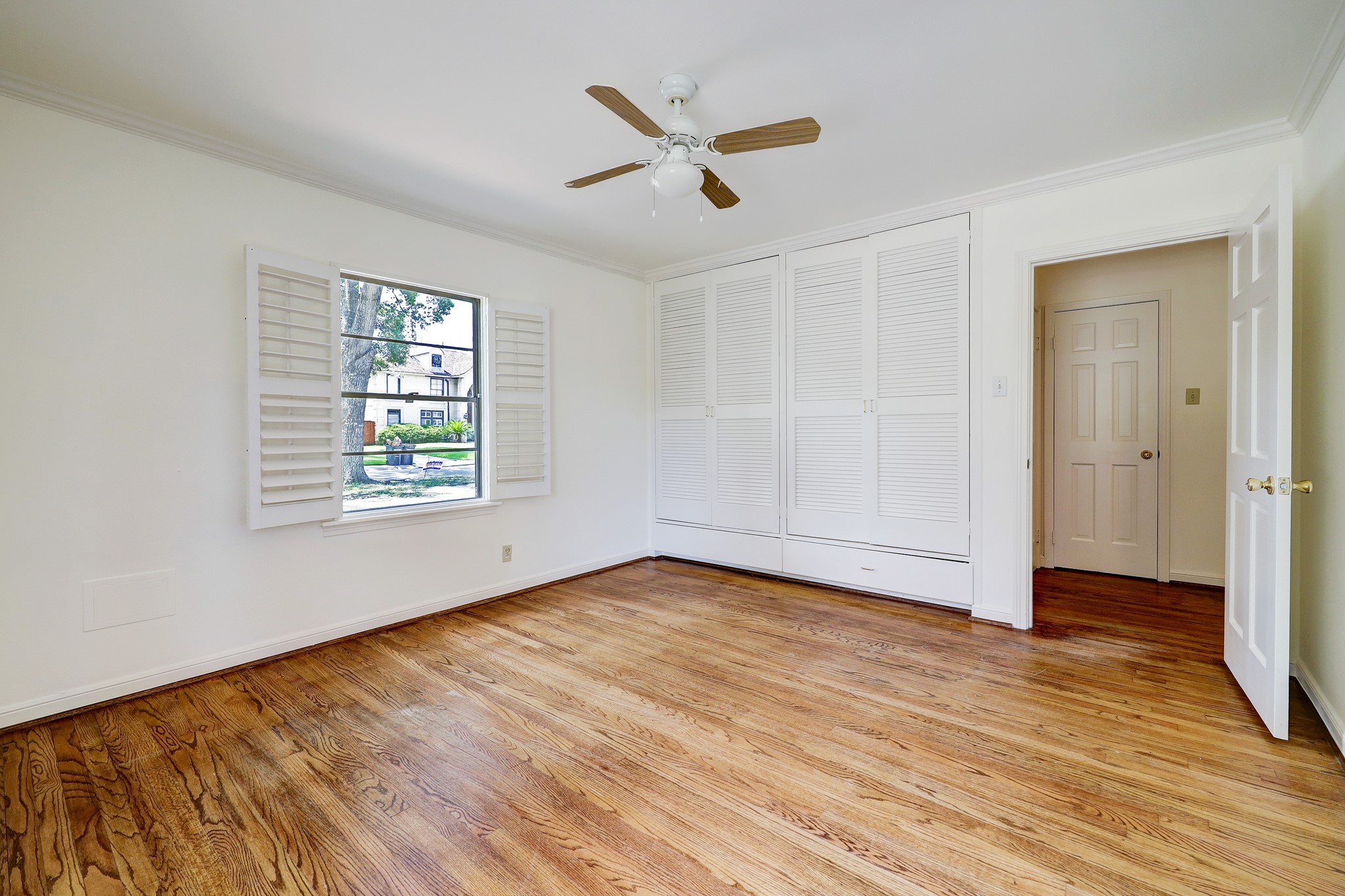 5642 Wickersham Lane Houston, TX 77056 - Photo 17 of 22 Guest bedroom #1