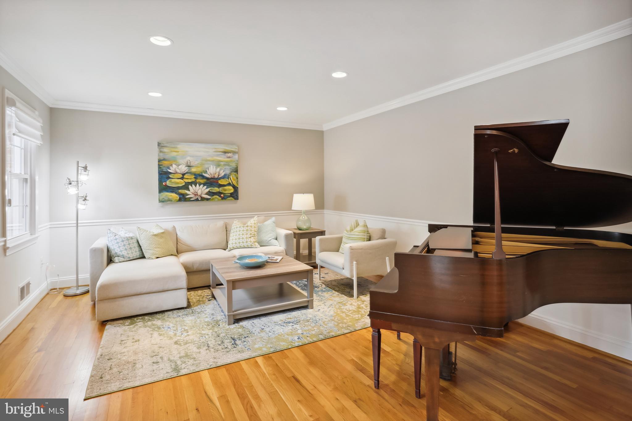 6820 Old Stage Road North Bethesda, MD 20852 - Photo 18 of 87 Large living room