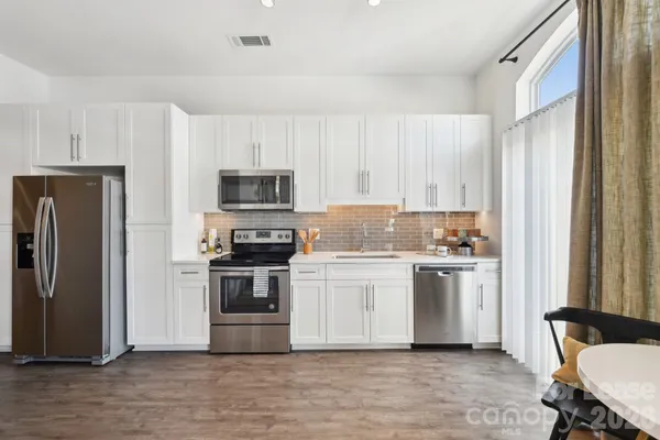 $1,443 | 905 Kenilworth Avenue, Unit A4J, Charlotte, NC 28204
