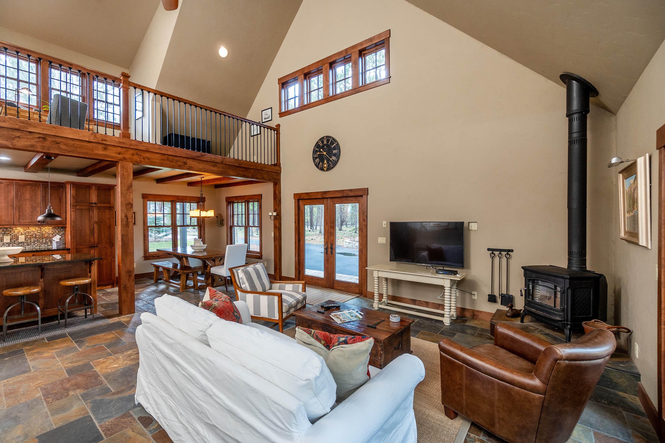 56055 Savage Road Bend, OR 97707 - Photo 8 of 40 16