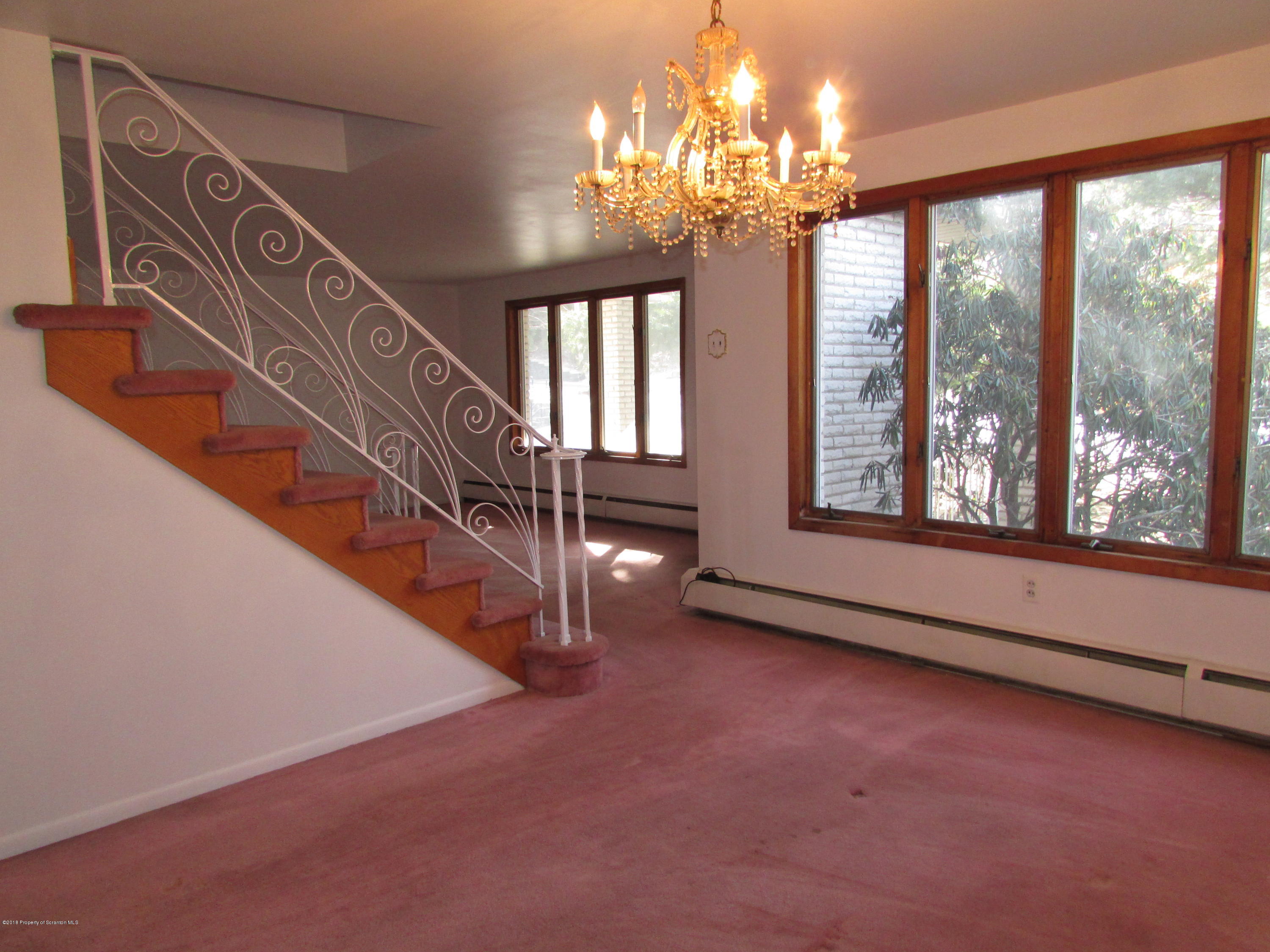 829 East Mountain Road Scranton, PA 18505 - Photo 3 of 43 Gallery Image 3