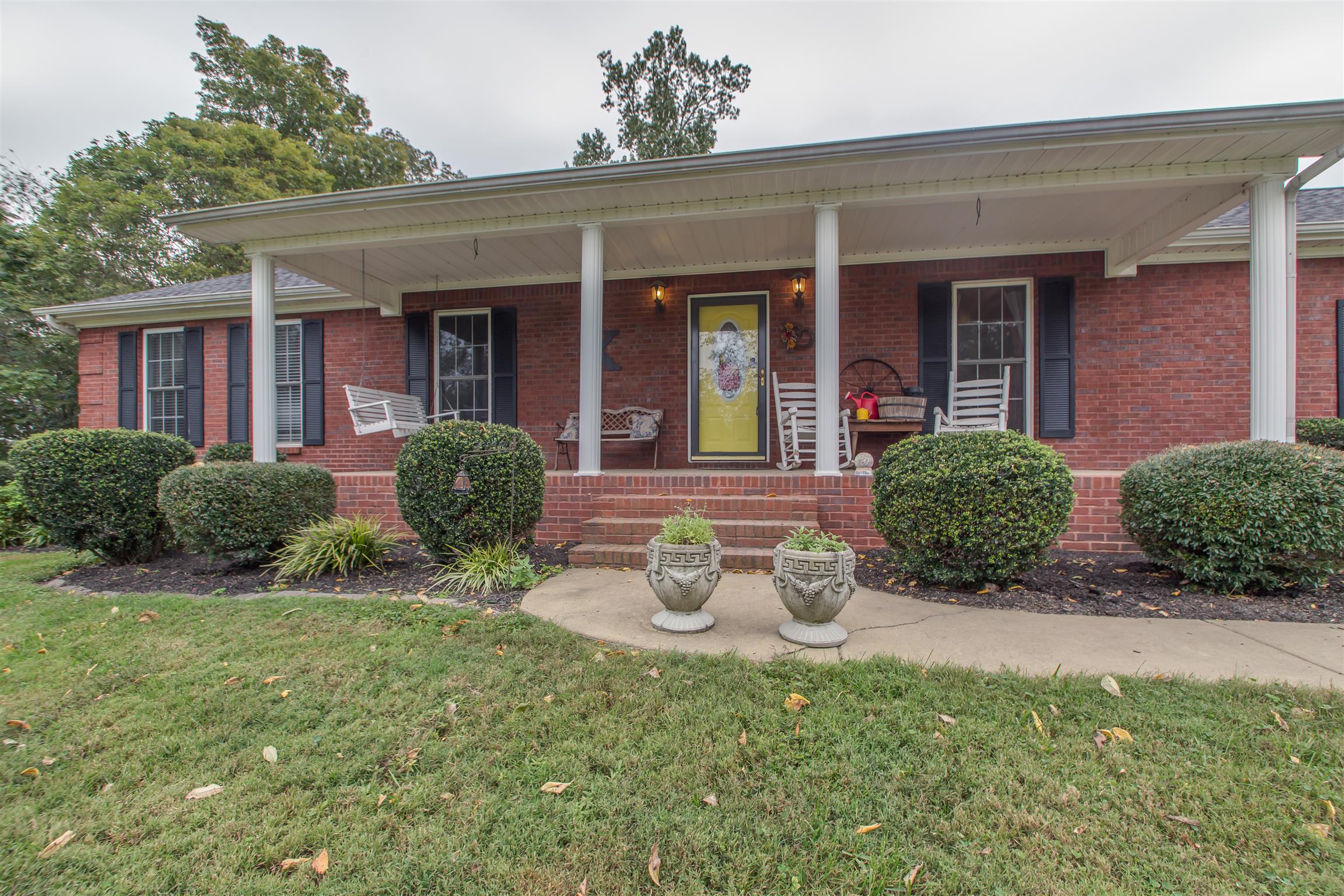 2943 Robert Skelley Road Columbia, TN 38401 - Photo 3 of 30 front view of a house with a yard