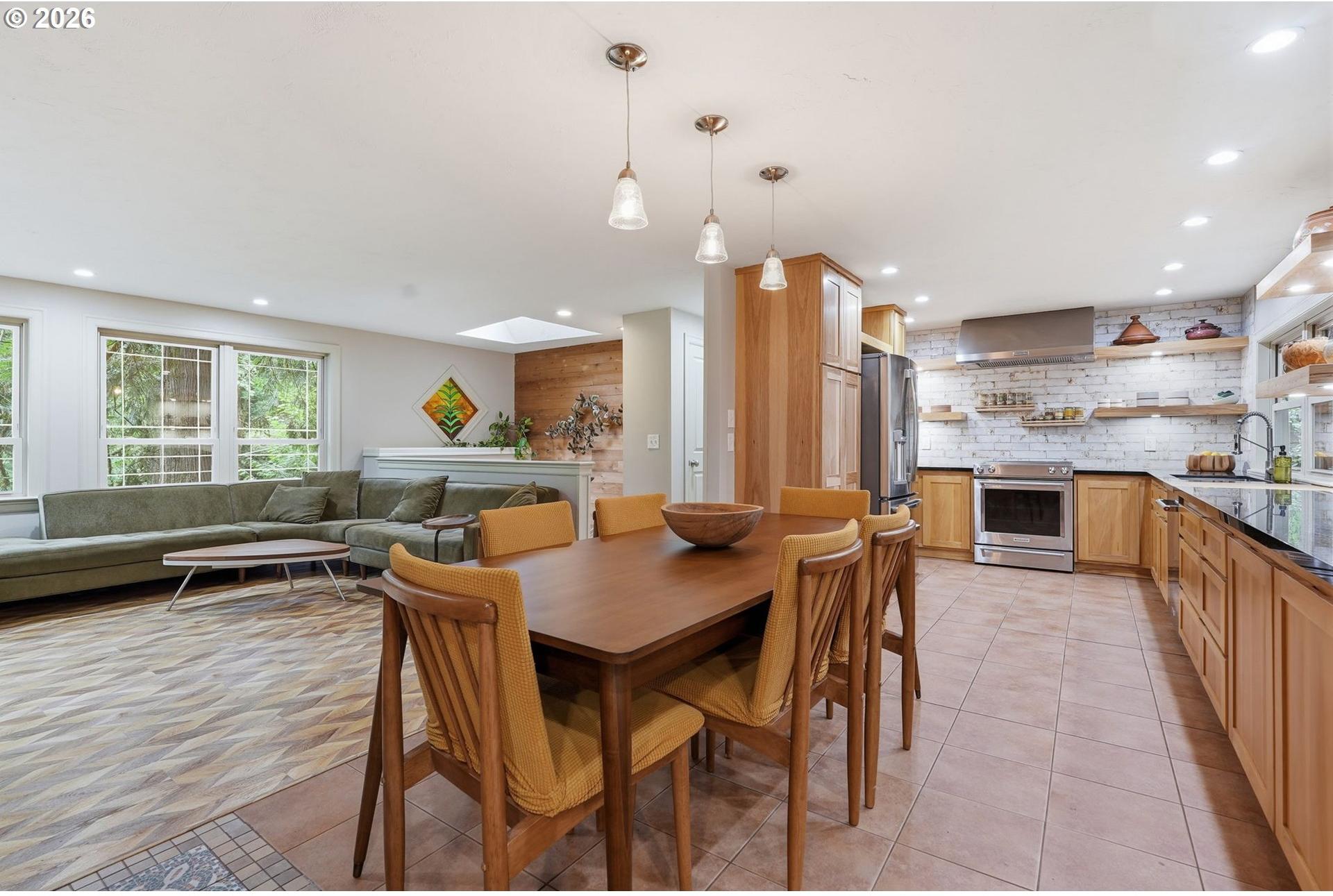 7325 Southeast Barbara Welch Road Portland, OR 97236 - Photo 17 of 37 Gallery Image 17