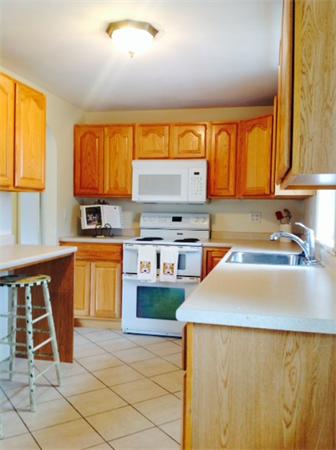 87 Bedford Road Woburn, MA 01801 - Photo 4 of 8 Gallery Image 4