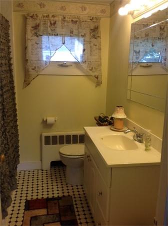 87 Bedford Road Woburn, MA 01801 - Photo 5 of 8 Gallery Image 5