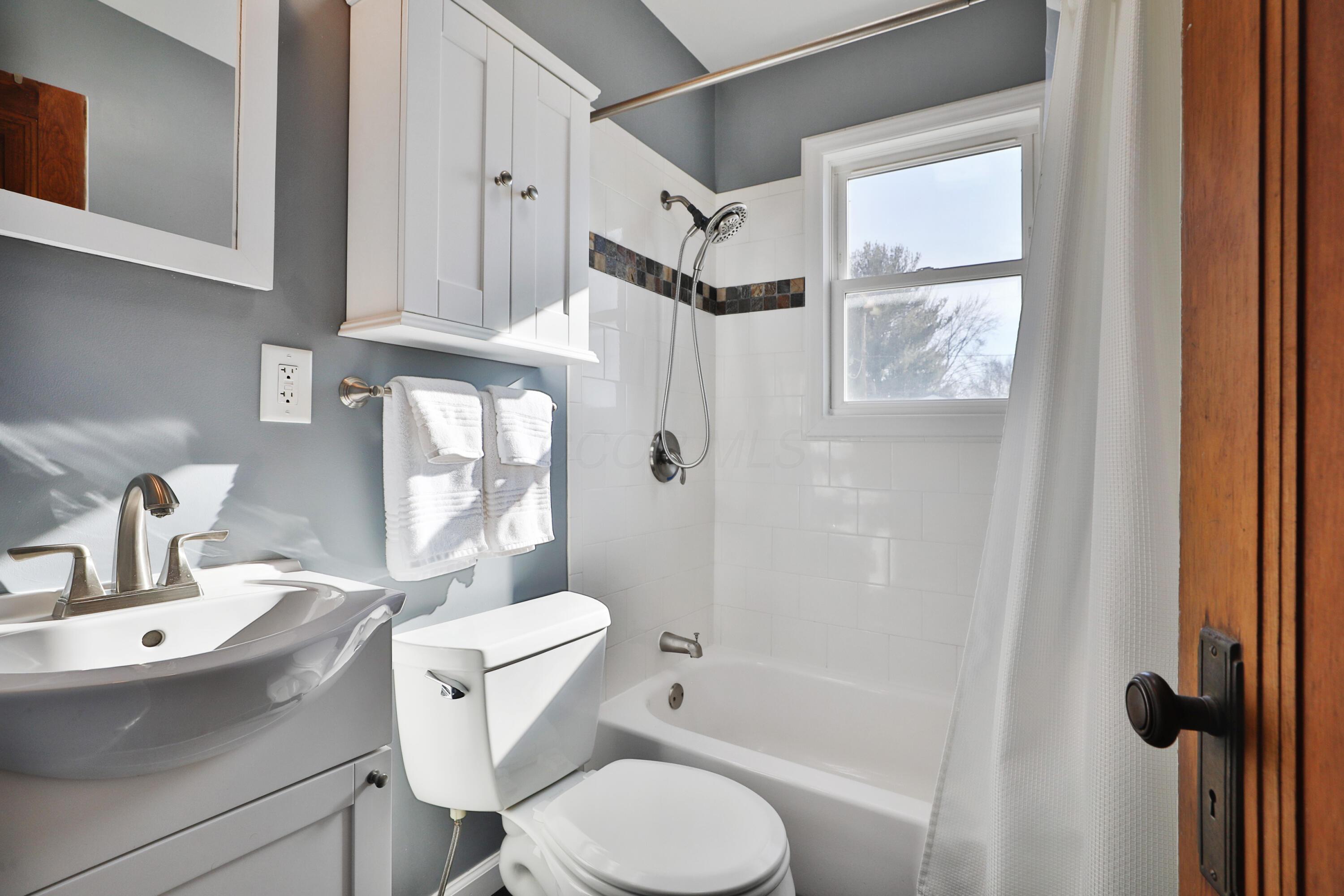 157 Wetmore Road Columbus, OH 43214 - Photo 24 of 44 Full Bath - First Floor