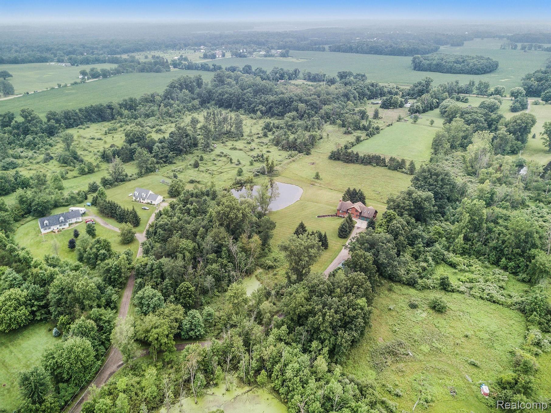8493 West Lamoreaux Road Fowlerville, MI 48836 - Photo 4 of 53 1.jpg