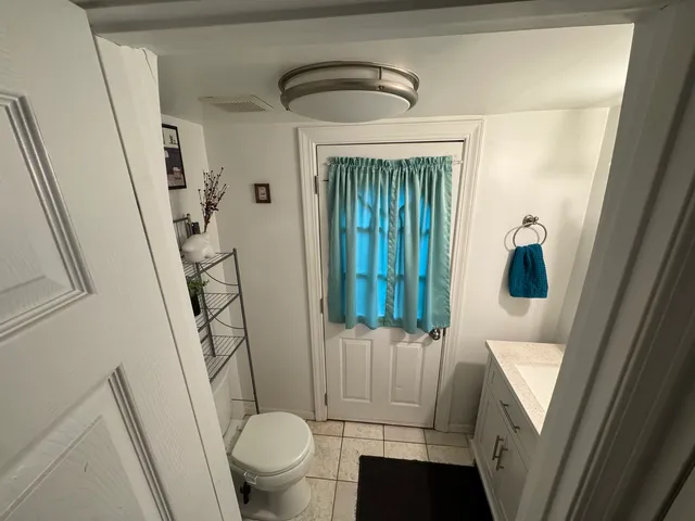 $370,000 | 300 South Cumberland Parkway, Des Plaines, IL 60016