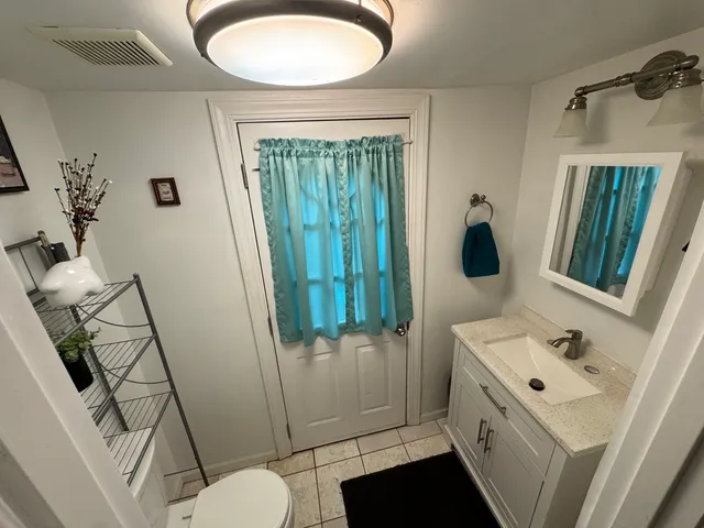 $370,000 | 300 South Cumberland Parkway, Des Plaines, IL 60016