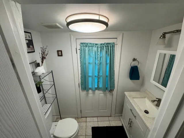 $370,000 | 300 South Cumberland Parkway, Des Plaines, IL 60016