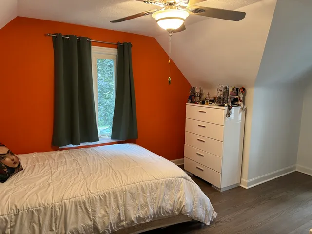 $370,000 | 300 South Cumberland Parkway, Des Plaines, IL 60016