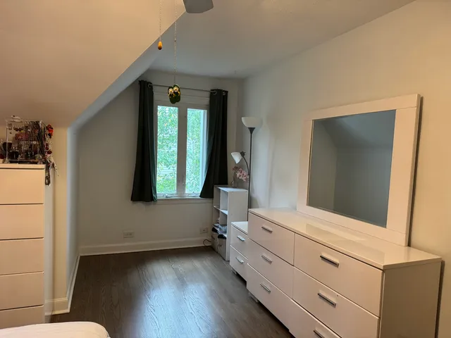 $370,000 | 300 South Cumberland Parkway, Des Plaines, IL 60016