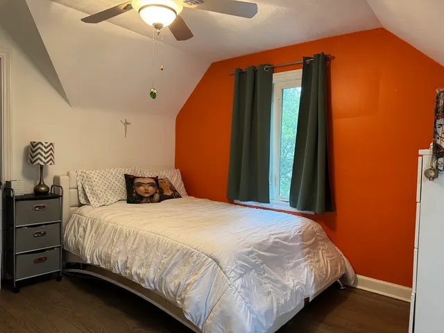 $370,000 | 300 South Cumberland Parkway, Des Plaines, IL 60016