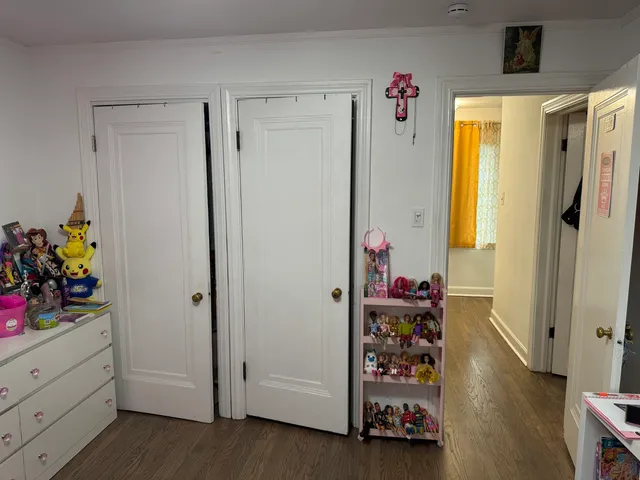 $370,000 | 300 South Cumberland Parkway, Des Plaines, IL 60016