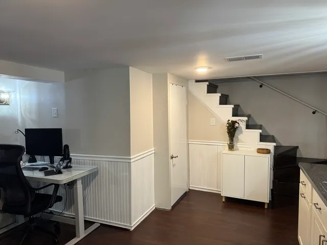 $370,000 | 300 South Cumberland Parkway, Des Plaines, IL 60016