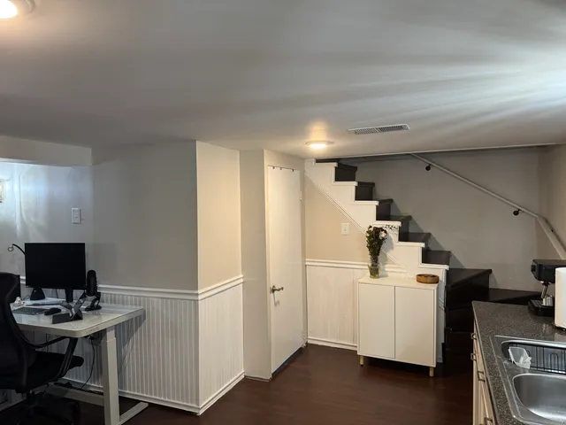 $370,000 | 300 South Cumberland Parkway, Des Plaines, IL 60016