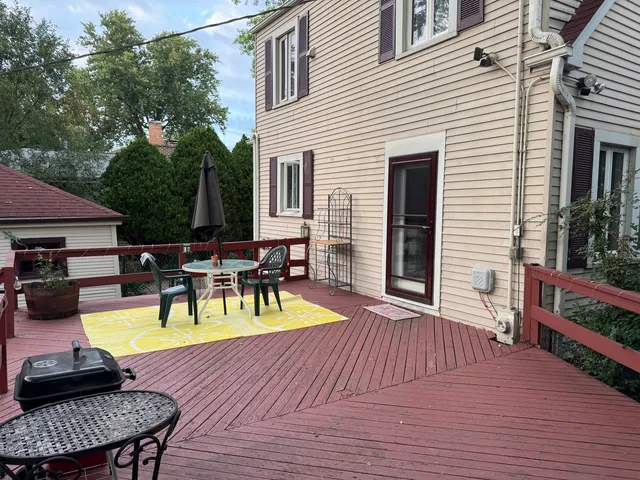 $370,000 | 300 South Cumberland Parkway, Des Plaines, IL 60016