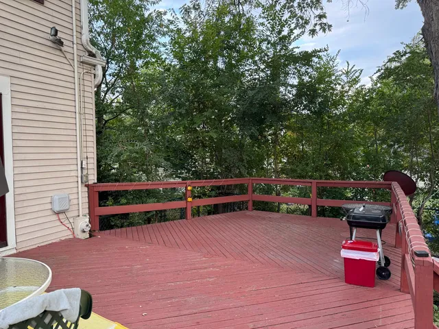 $370,000 | 300 South Cumberland Parkway, Des Plaines, IL 60016