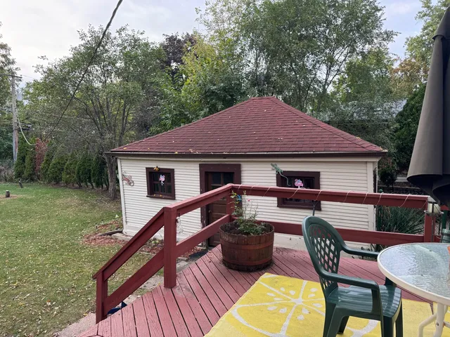 $370,000 | 300 South Cumberland Parkway, Des Plaines, IL 60016
