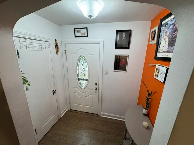 $370,000 | 300 South Cumberland Parkway, Des Plaines, IL 60016