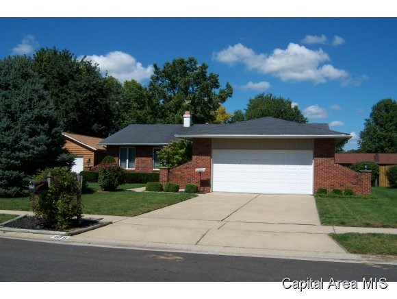 409 Barons Road Springfield, IL 62704 - Photo 1 of 11