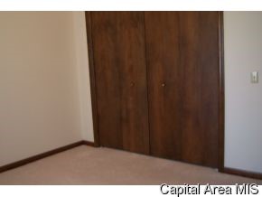 409 Barons Road Springfield, IL 62704 - Photo 5 of 11