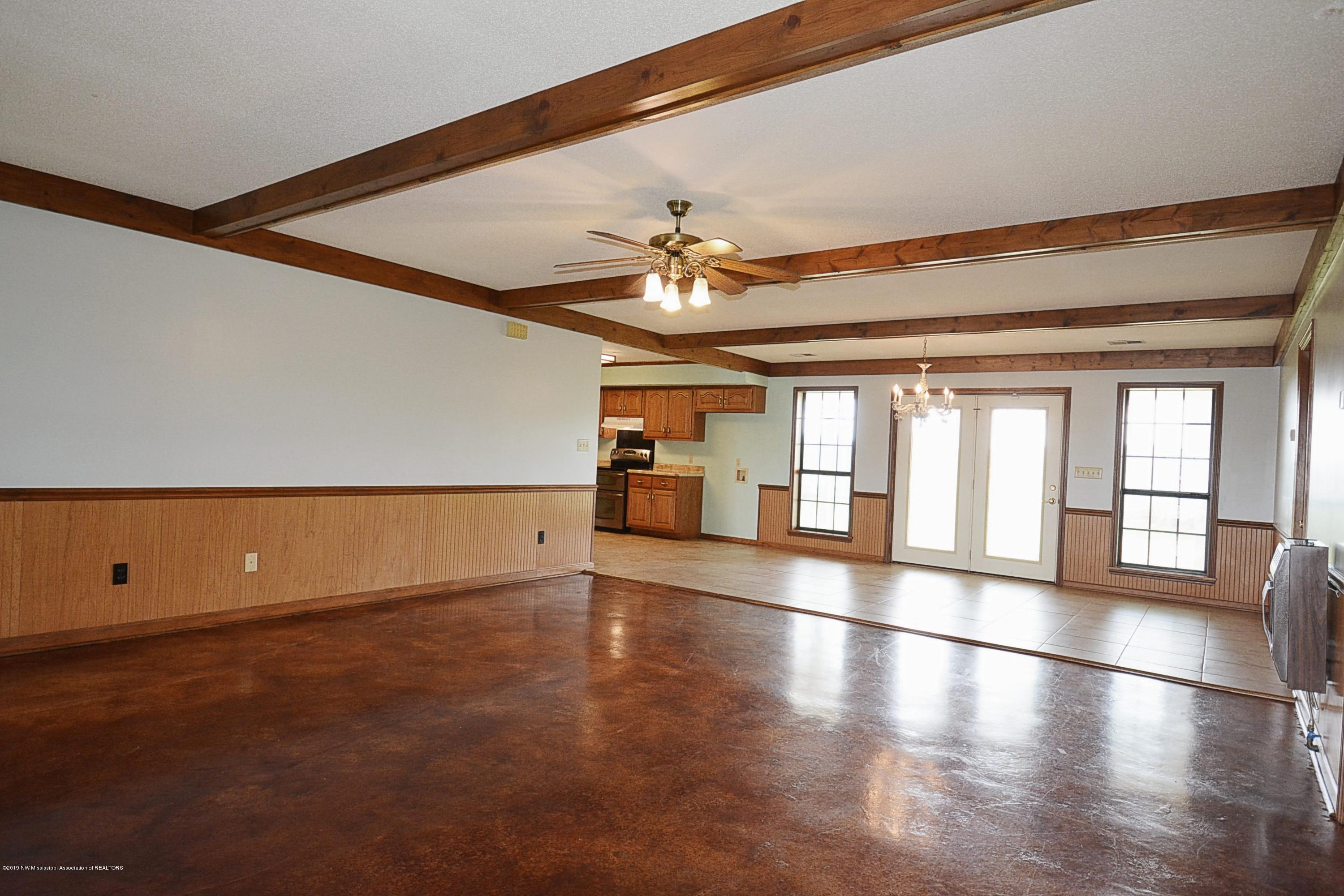 1466 A Merry Hill Ranch Road Senatobia, MS 38668 - Photo 5 of 27 Great Room