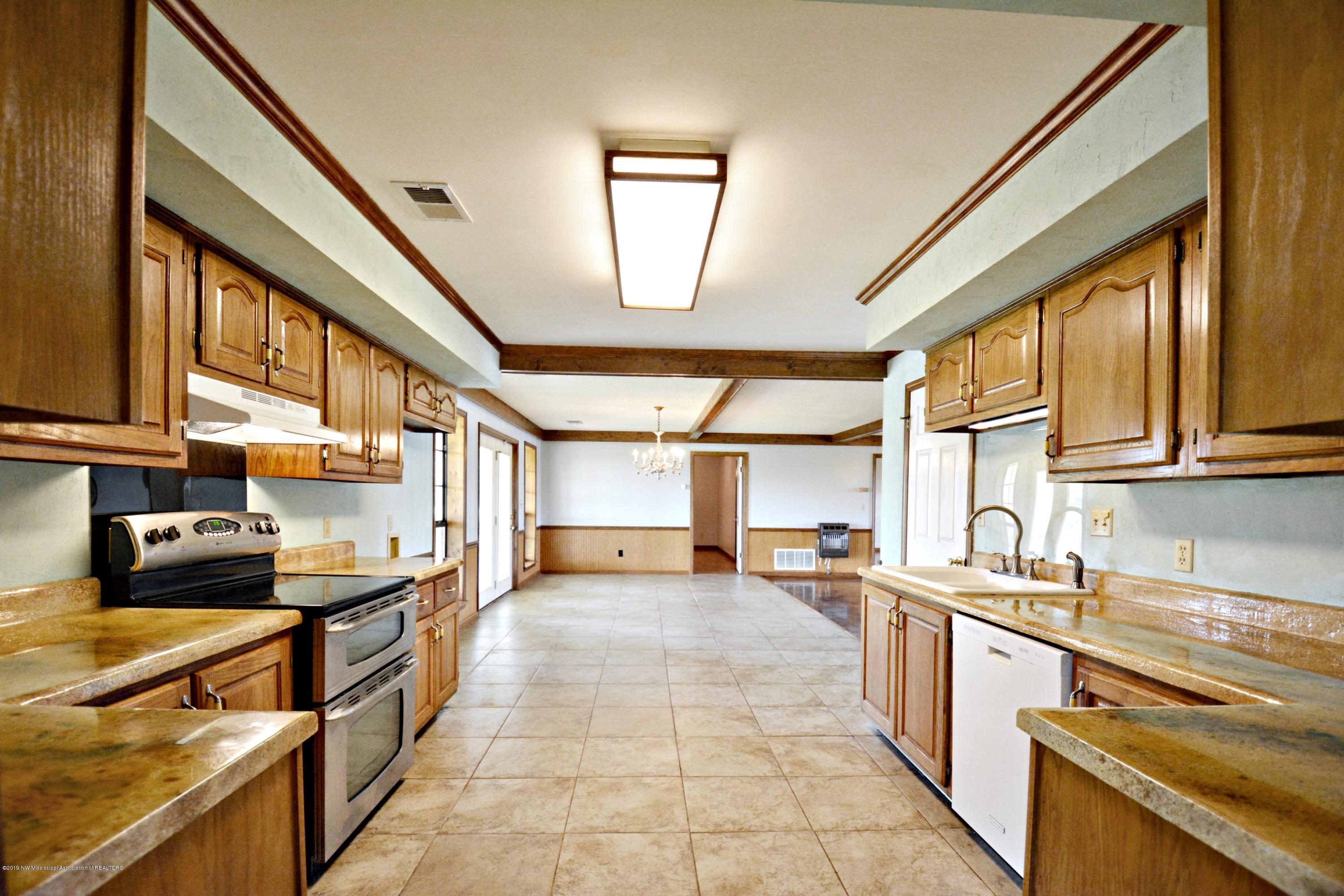 1466 A Merry Hill Ranch Road Senatobia, MS 38668 - Photo 8 of 27 Kitchen from Sunroom