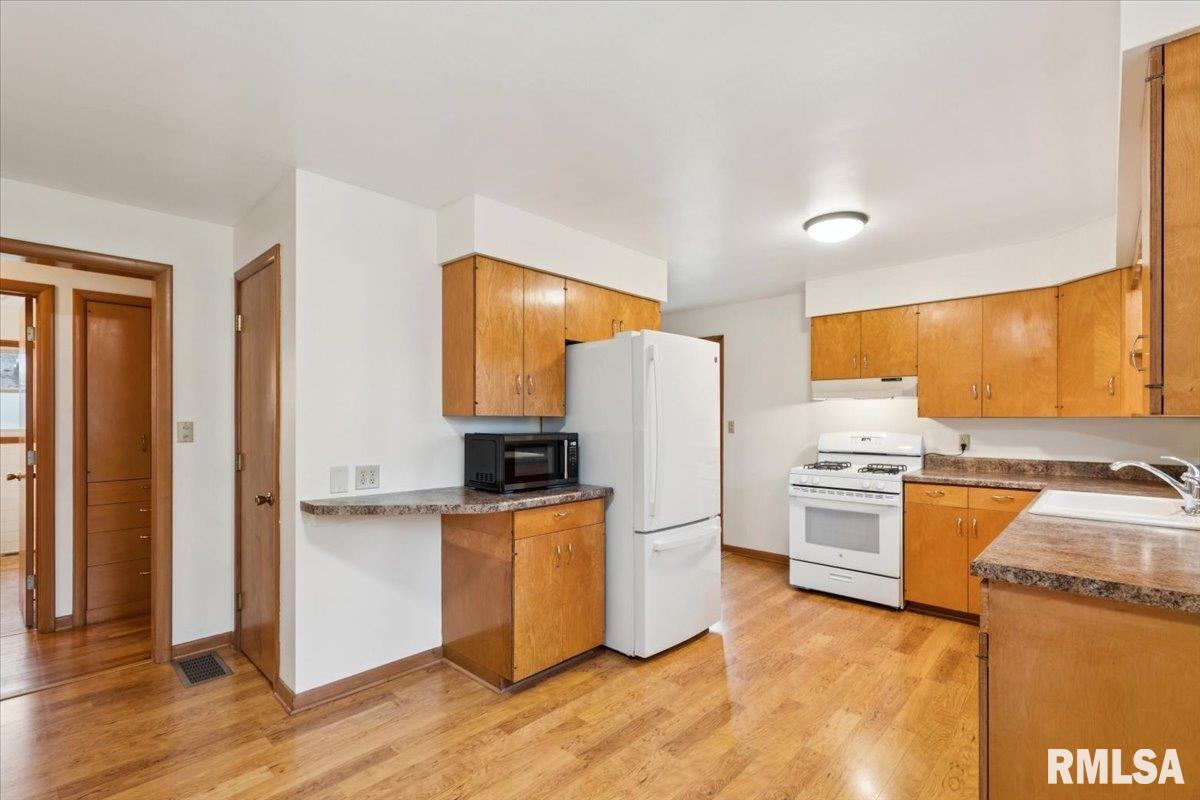 411 15th Avenue Fulton, IL 61252 - Photo 10 of 21