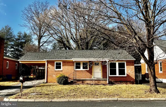 $1,810 | 137 Fox Drive, Winchester, VA 22601