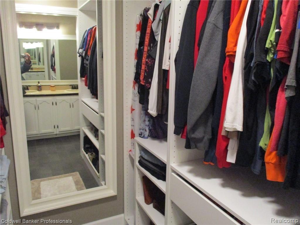5154 South Byron Road Durand, MI 48429 - Photo 22 of 56 22 MASTER WALK IN CLOSET.JPG