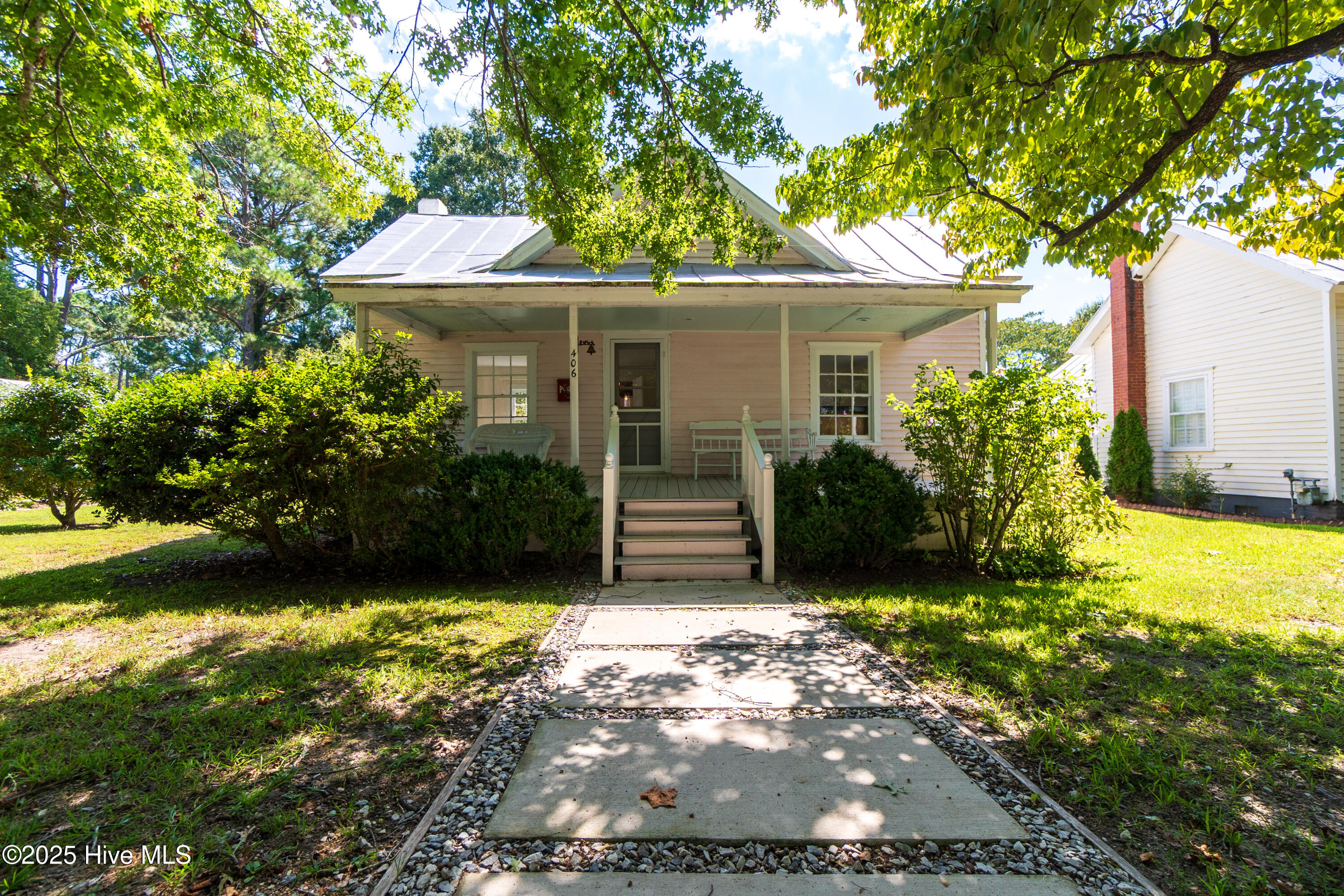 406 Elliott Street Edenton, NC 27932 - Photo 2 of 29 406 int.-1