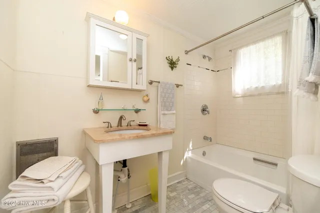 $357,000 | 406 Elliott Street, Edenton, NC 27932