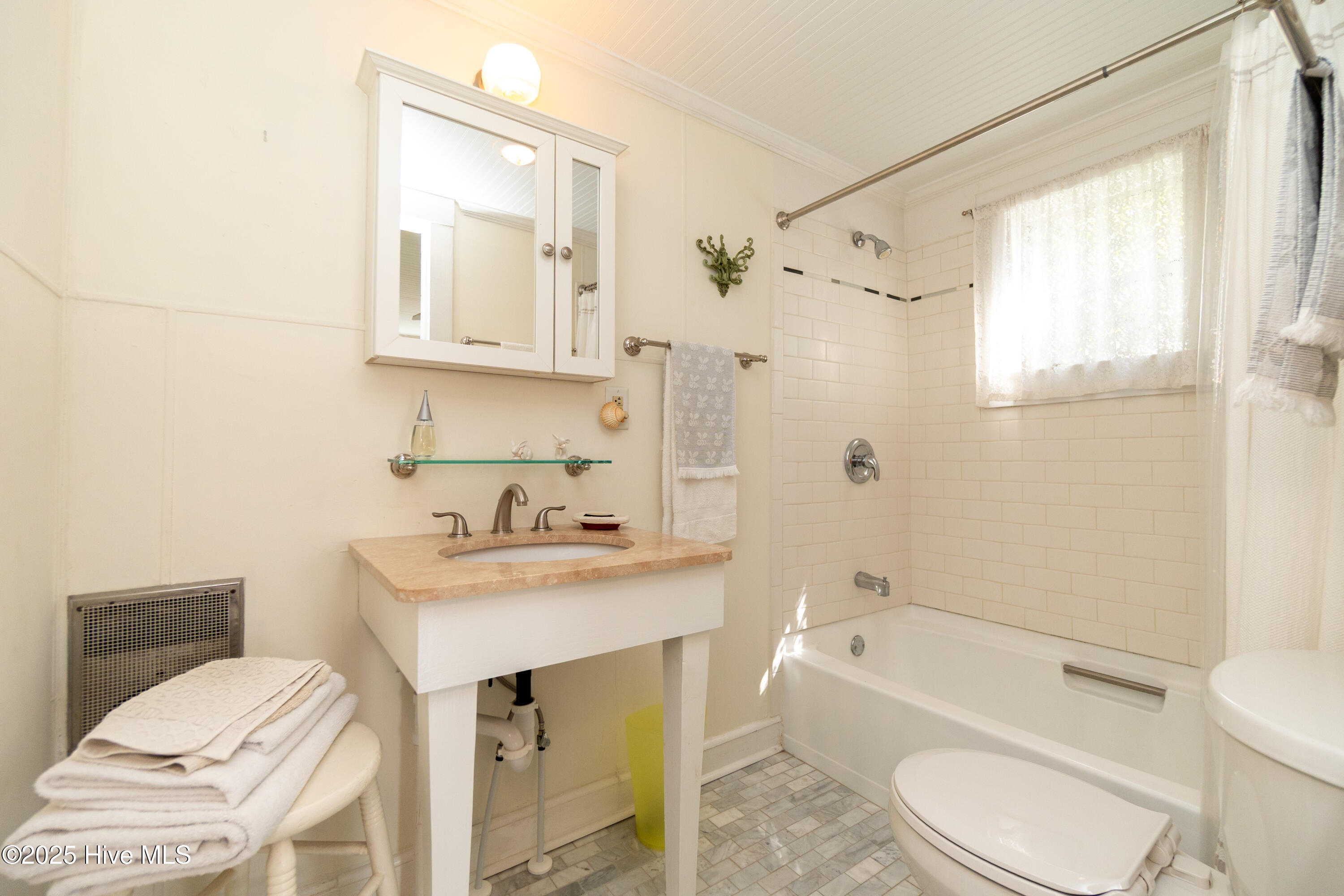 406 Elliott Street Edenton, NC 27932 - Photo 21 of 29 406 int.-11