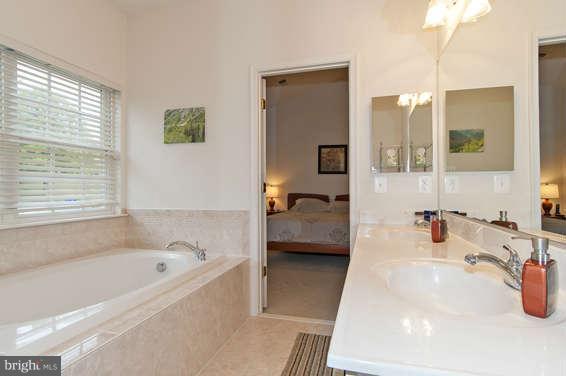 6405 Ivy Spring Elkridge, MD 21075 - Photo 19 of 30 Bath (Master)