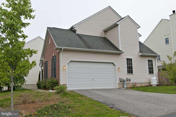 6405 Ivy Spring Elkridge, MD 21075 - Photo 28 of 30 Exterior Side and Garage