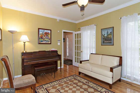 6405 Ivy Spring Elkridge, MD 21075 - Photo 4 of 30 Living Room