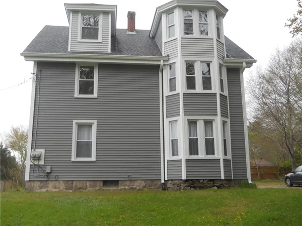 $1,600 | 10 West Street, Hopkinton, RI 02804