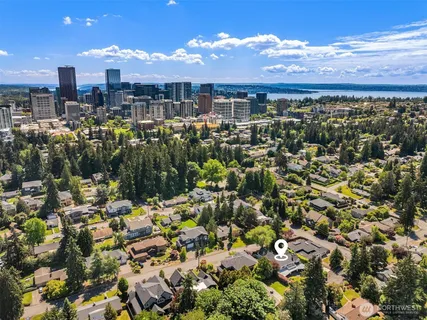 $3,389,000 | 10910 Northeast 18th Place, Bellevue, WA 98004
