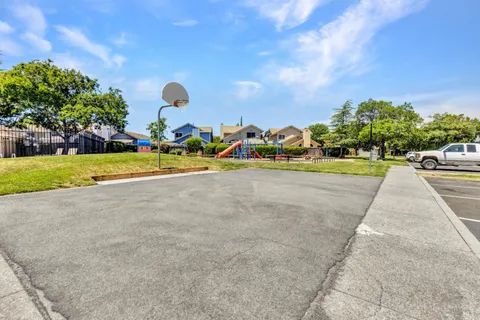$565,000 | 127 American Way, Vacaville, CA 95687