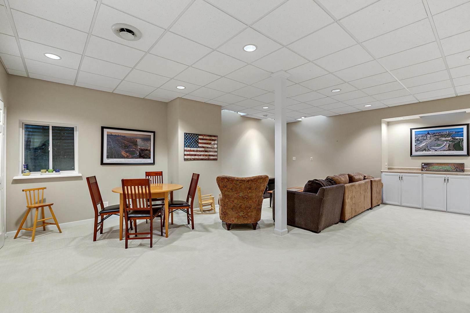 2706 Pebblebrook Lane Rolling Meadows, IL 60008 - Photo 24 of 34 a living room with furniture