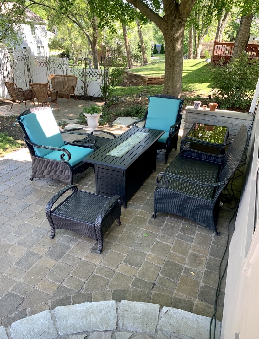 2706 Pebblebrook Lane Rolling Meadows, IL 60008 - Photo 28 of 34 a backyard of a house with table and chairs