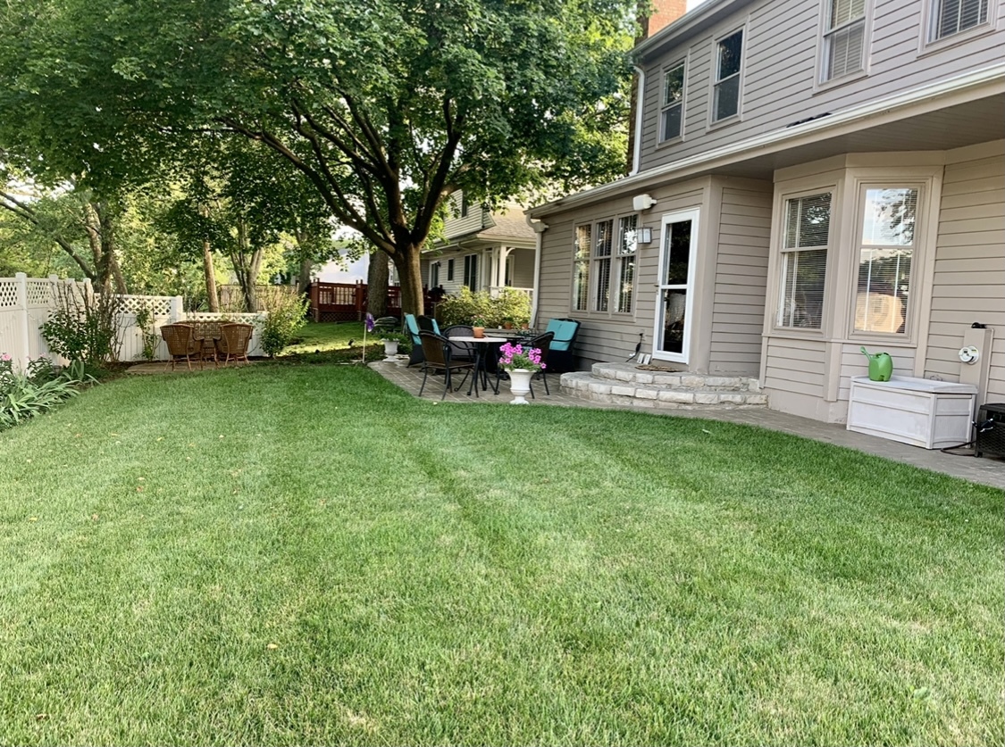 2706 Pebblebrook Lane Rolling Meadows, IL 60008 - Photo 30 of 34 a view of a house with backyard and sitting area