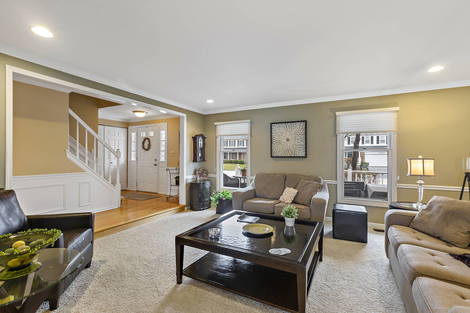 2706 Pebblebrook Lane Rolling Meadows, IL 60008 - Photo 4 of 34 a living room with furniture and a wooden floor