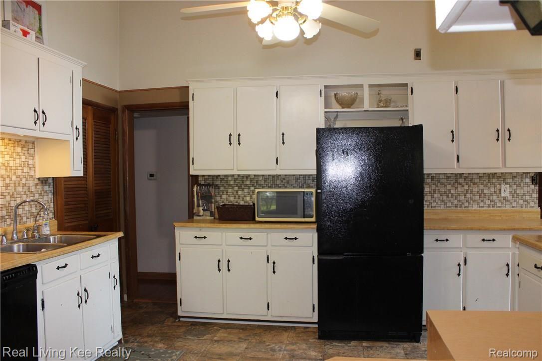 4620 Durham Road Utica, MI 48317 - Photo 10 of 38 Wow, look at the storage and counter space!