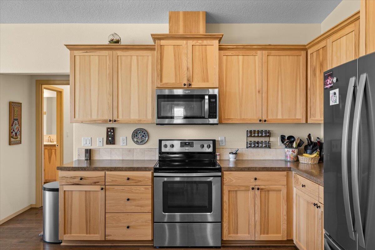 4856 Payne Road Medford, OR 97504 - Photo 25 of 49 Kitchen range