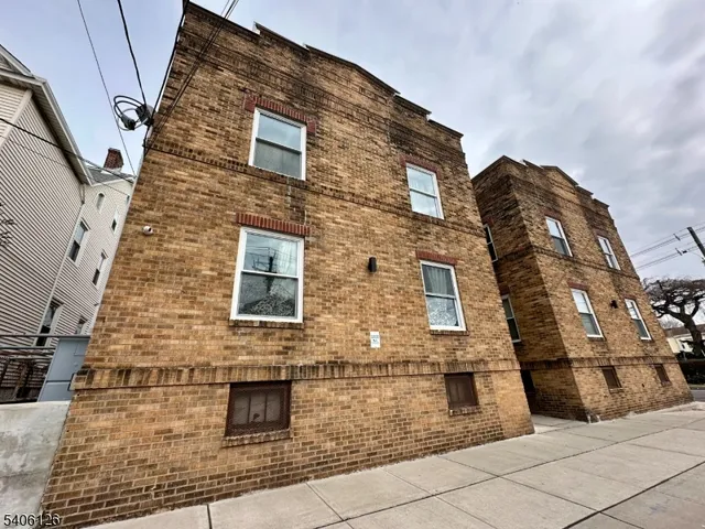 $2,000 | 201 Marshall Street, Unit 8, Elizabeth Port, NJ 07206