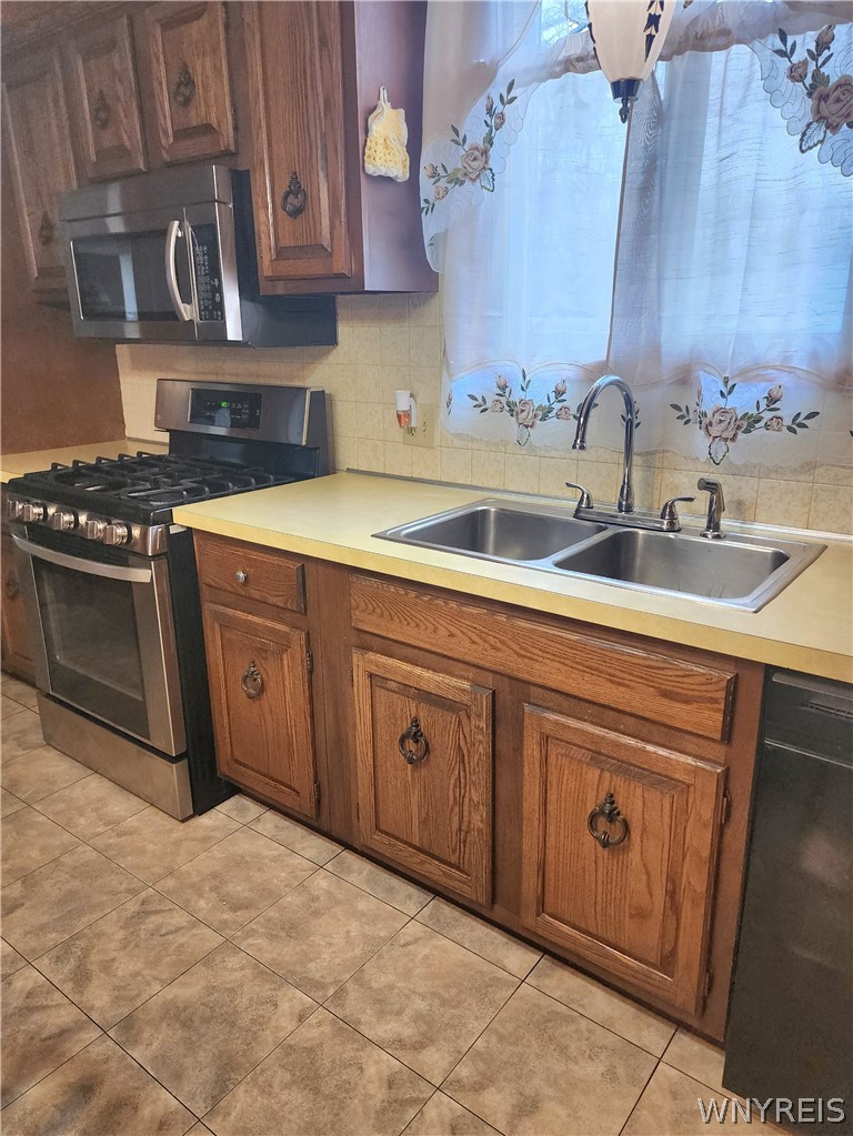 5009 Lake Shore Road Hamburg, NY 14075 - Photo 18 of 50